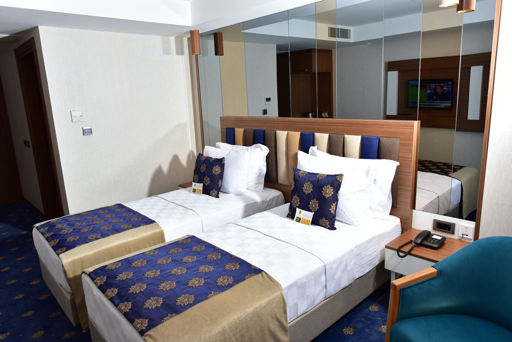 standard double or twin room | hypo-allergenic bedding, minibar, in-room safe, desk