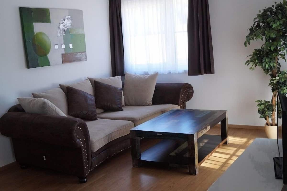 Comfort Apartment, 2 Bedrooms (Morgentau) | Living room | Flat-screen TV
