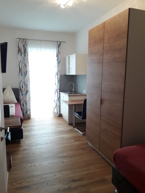 Studio Apartment | Individuell dekoriert, individuell eingerichtet, Bügeleisen/Bügelbrett