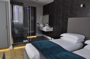 Suite | Premium bedding, minibar, in-room safe, desk - Place 24 Suites & Wellness (Rome)