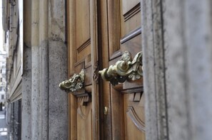 Property entrance - Place 24 Suites & Wellness (Rome)