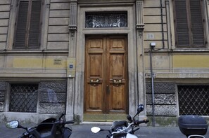 Property entrance - Place 24 Suites & Wellness (Rome)