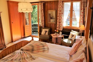 Classic-Zweibettzimmer, 2 Einzelbetten, Gemeinschaftsbad, Bergblick
