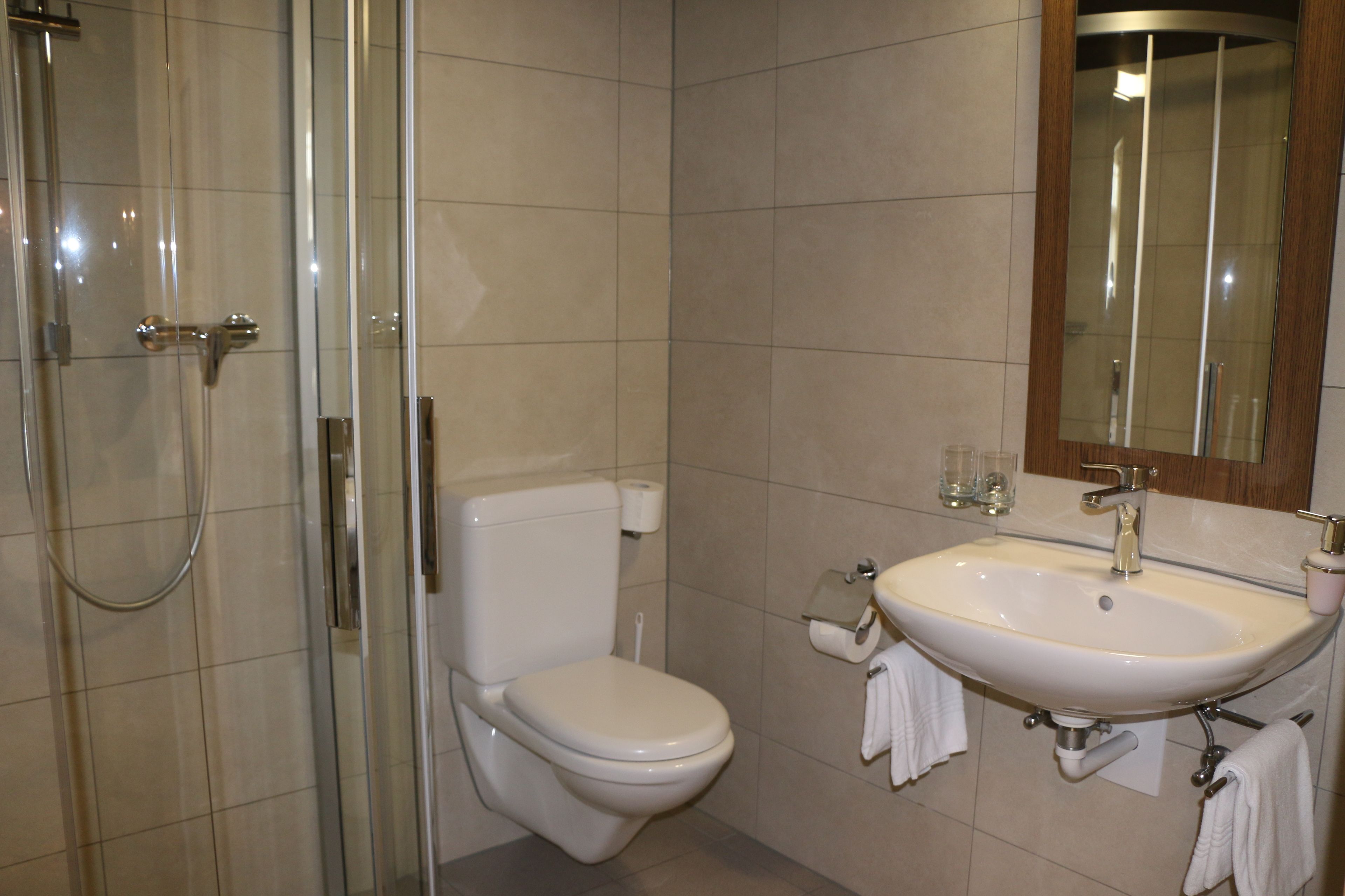 classic twin room, private bathroom | bathroom amenities | free toiletries, hair dryer, towels