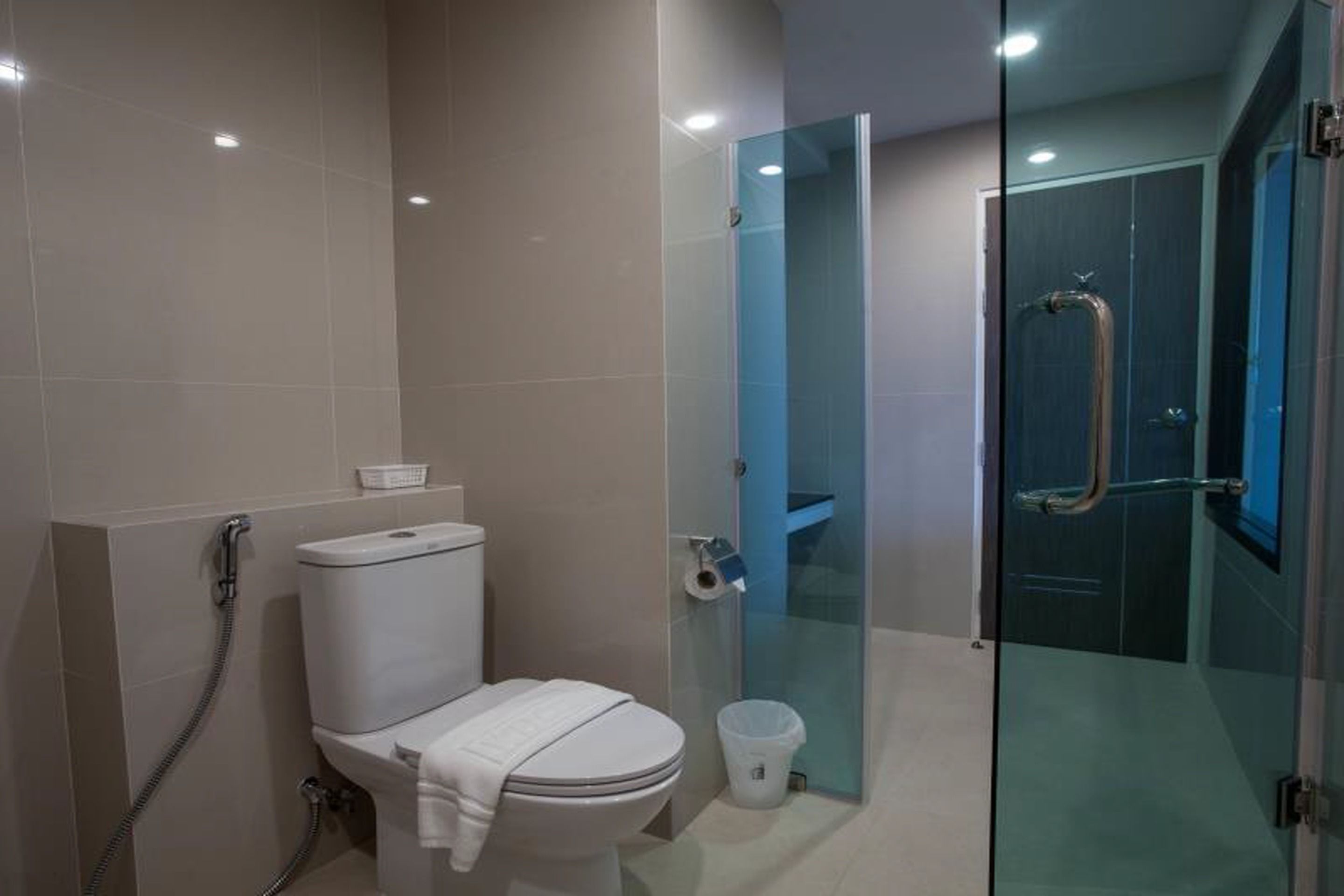superior room, 1 double bed | bathroom | shower, free toiletries, hair dryer, towels