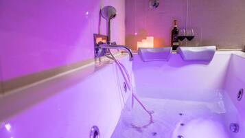Indoor spa tub