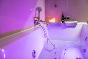 Bathtub spa indoor
