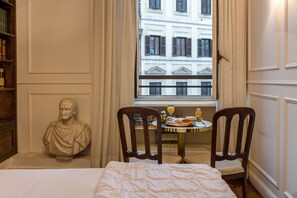 Romantic Studio Suite, Hot Tub | Egyptian cotton sheets, premium bedding, minibar, in-room safe - Navona Central Suites (Rome)