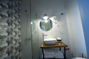 Minibar, in-room safe, desk, iron/ironing board - Hotel 27 (Tbilisi)
