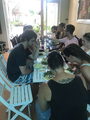 Family dining - Mango Garden Hoi An Homestay (Da Nang)
