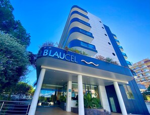 Front of property - Hotel Blaucel (Blanes)