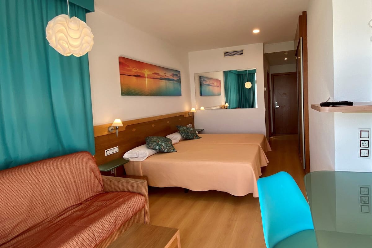 Minibar, una scrivania, Wi-Fi gratuito, lenzuola