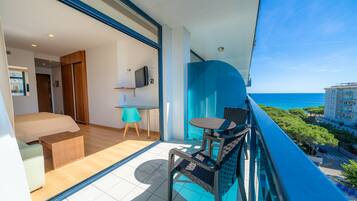 Minibar, Schreibtisch, kostenloses WLAN, BettwÀsche