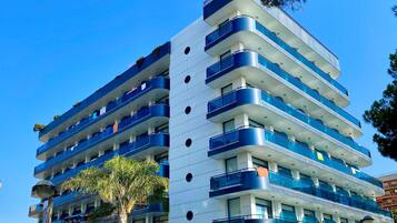 Vista frontal de la propiedad