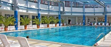 Piscine couverte, piscine extérieure