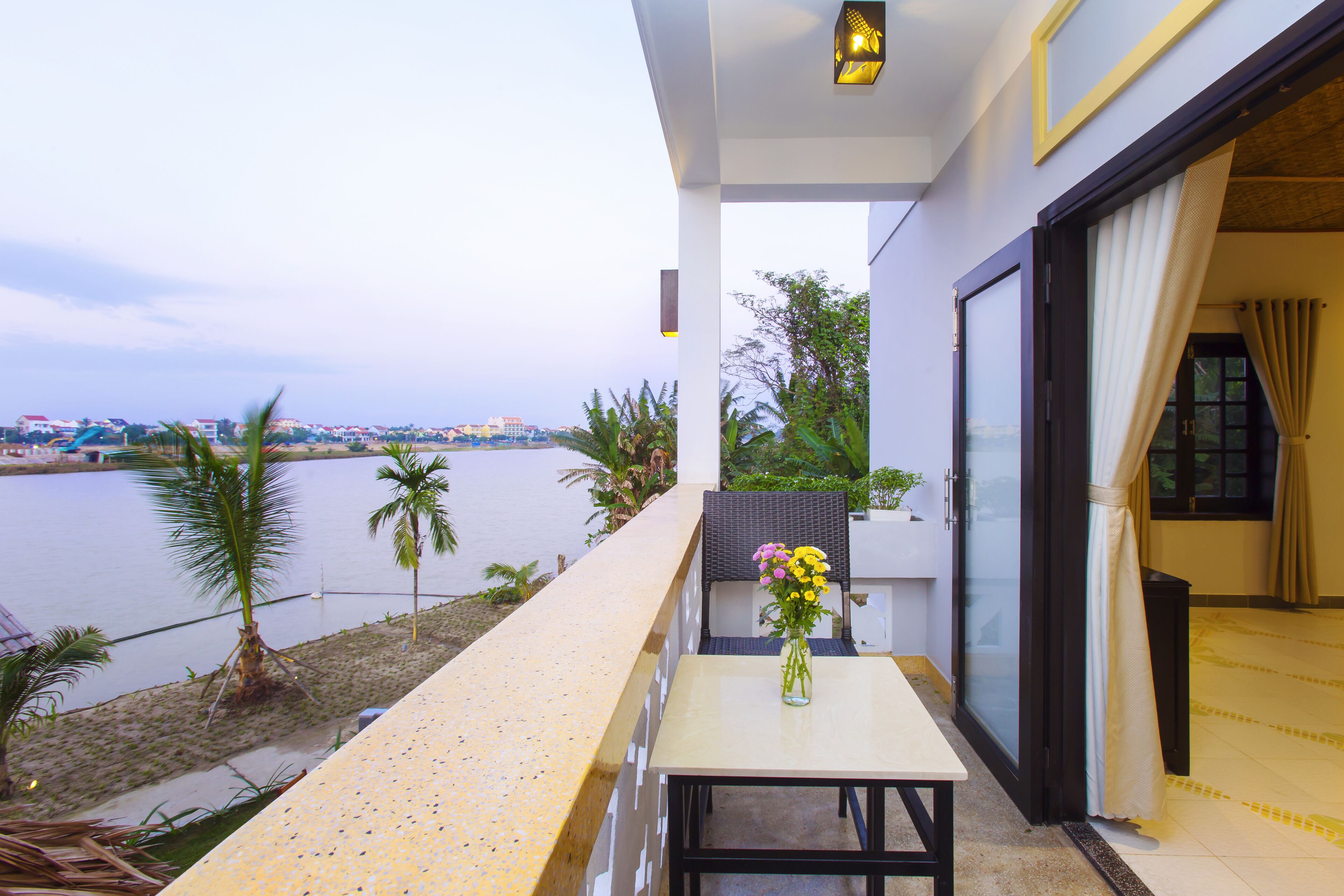 Minibar, desk, free WiFi