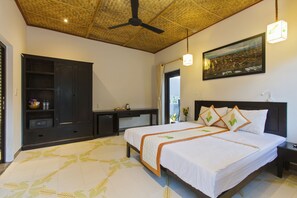 Minibar, desk, free WiFi - Green Grass Land Villa (Da Nang)