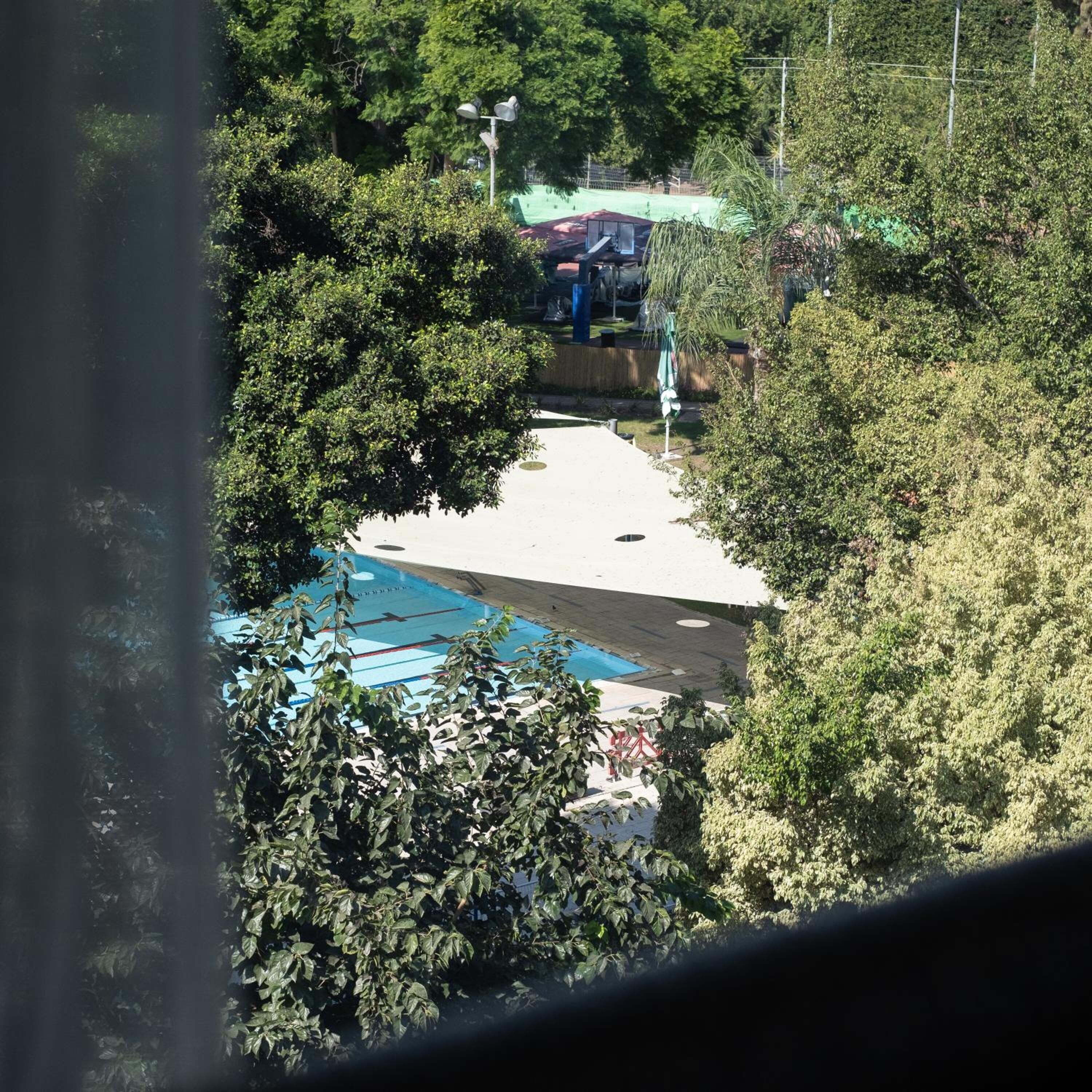 pool | indoor pool, outdoor pool