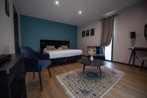 スーペリア ダブルルーム | 高級寝具、客室ごとに異なる装飾、客室ごとに異なるインテリア、デスク