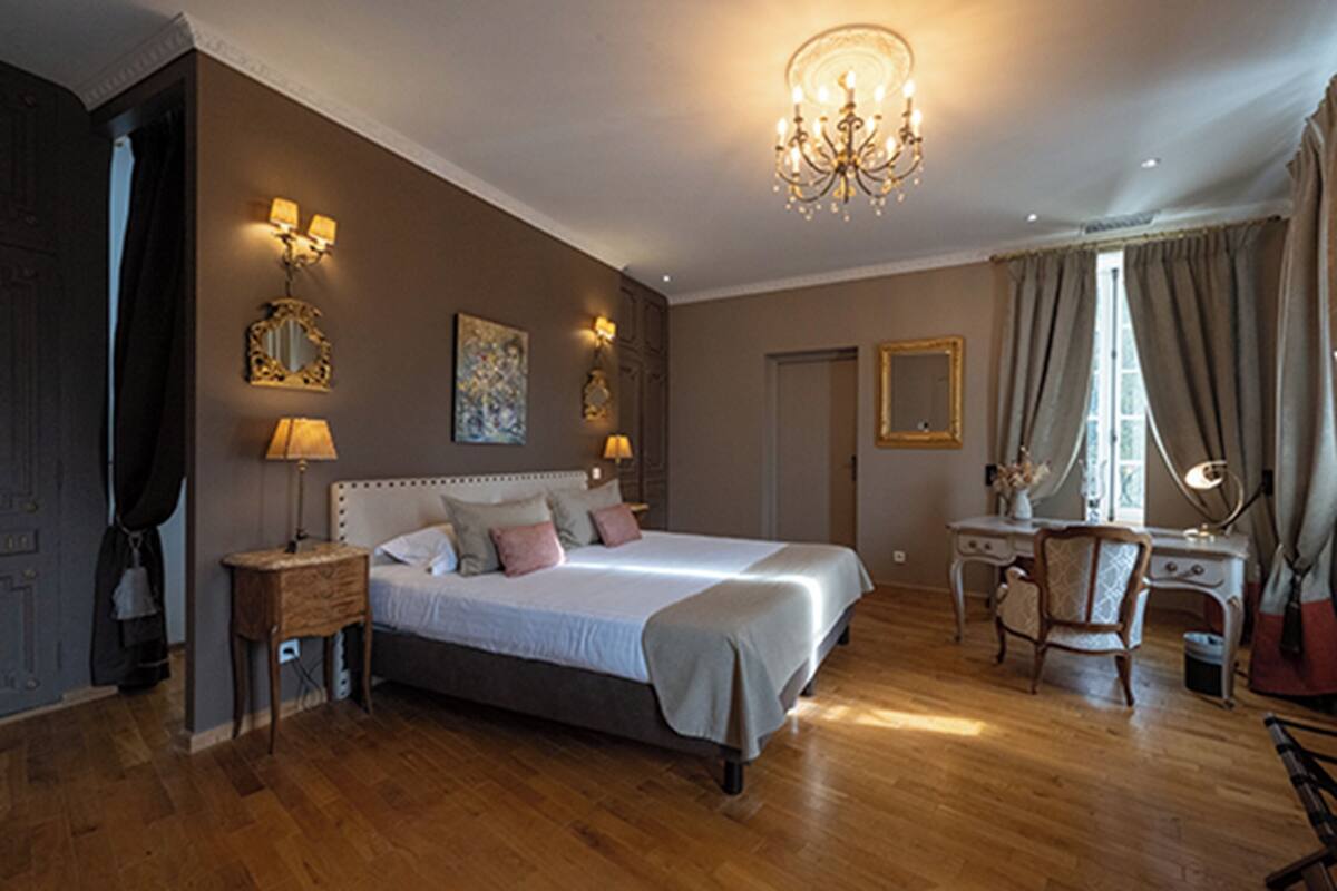 Dobbeltrom – deluxe | Sengetøy av topp kvalitet, individuelt dekorert og individuelt innredet