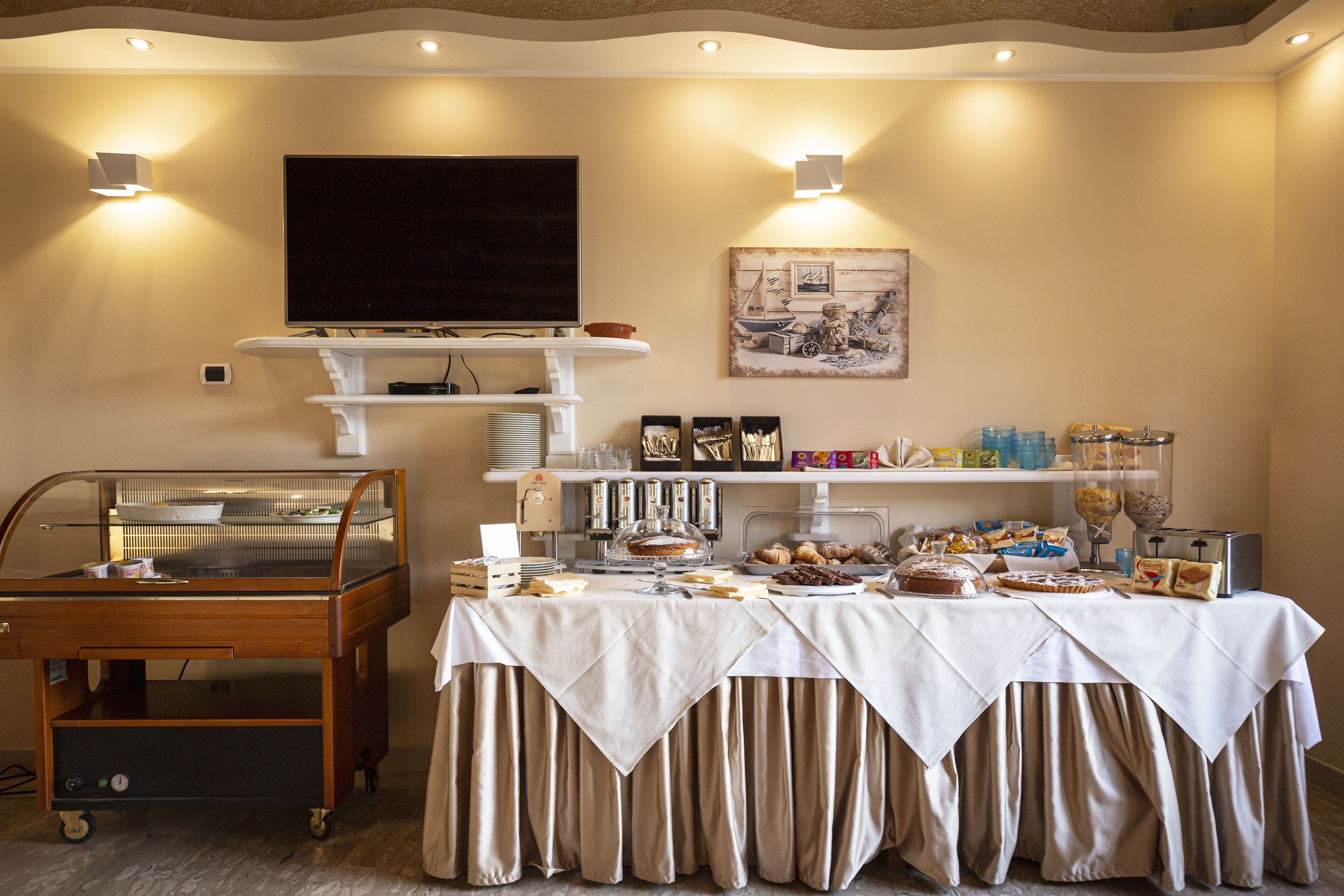 Free daily buffet breakfast