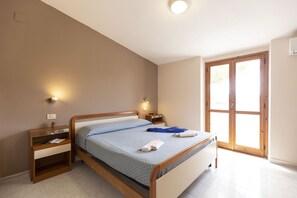 Premium bedding, memory-foam beds, desk - La Fattoria sul Mare (Ricadi)
