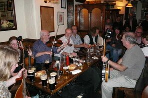 Bar (on property) - O'donnabhain's Guesthouse (Kenmare)