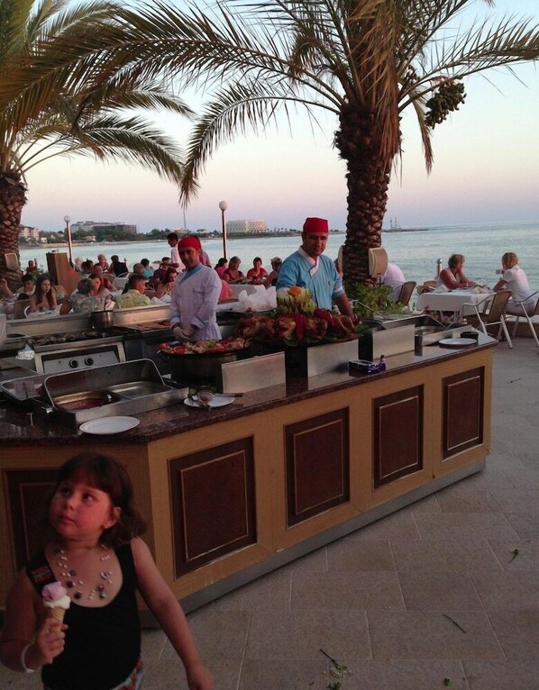 Outdoor dining - Rubi Hotel (Alanya)