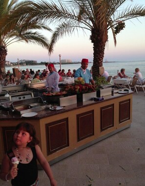 Outdoor dining - Rubi Hotel (Alanya)