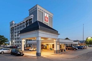 Unclassified image, 2 of 31, button - Best Western Plus Midwest Inn (Omaha)