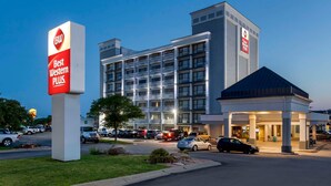 Unclassified image, 4 of 31, button - Best Western Plus Midwest Inn (Omaha)