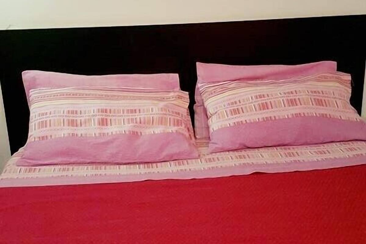 Double Room | Meja, seterika/papan seterika, katil bayi/kot (percuma)