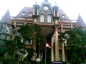 Exterior detail - Gajahmada Graha (Malang)