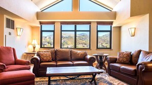 Living room - The Steamboat Grand (Steamboat Springs)