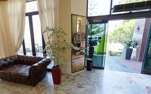 Lobby - New York (Vlorë)
