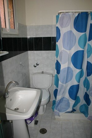 Bathroom - Lyristis Studios (Rhodes)