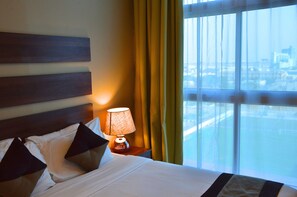 公寓, 2 間臥室, 部分海景 | 房內夾萬、書桌、熨斗/熨衫板、免費 Wi-Fi