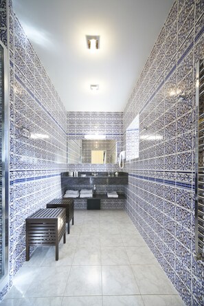 吹风机、毛巾、卫生纸