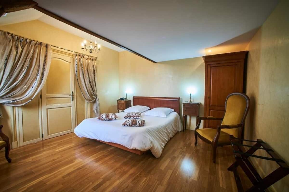 Quarto standard | Cofres nos quartos, cortinas blackout, quartos à prova de som