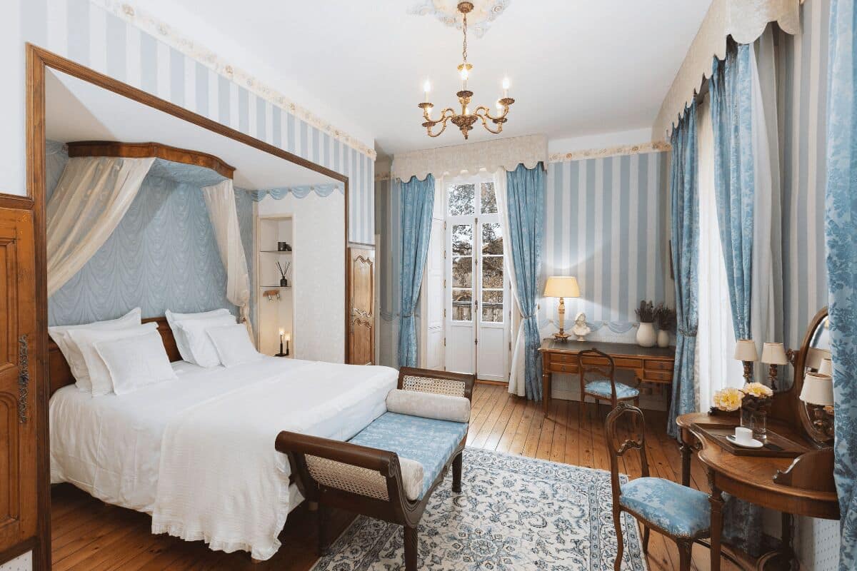 Quarto superluxo, 1 cama Queen | Cofres nos quartos, cortinas blackout, quartos à prova de som