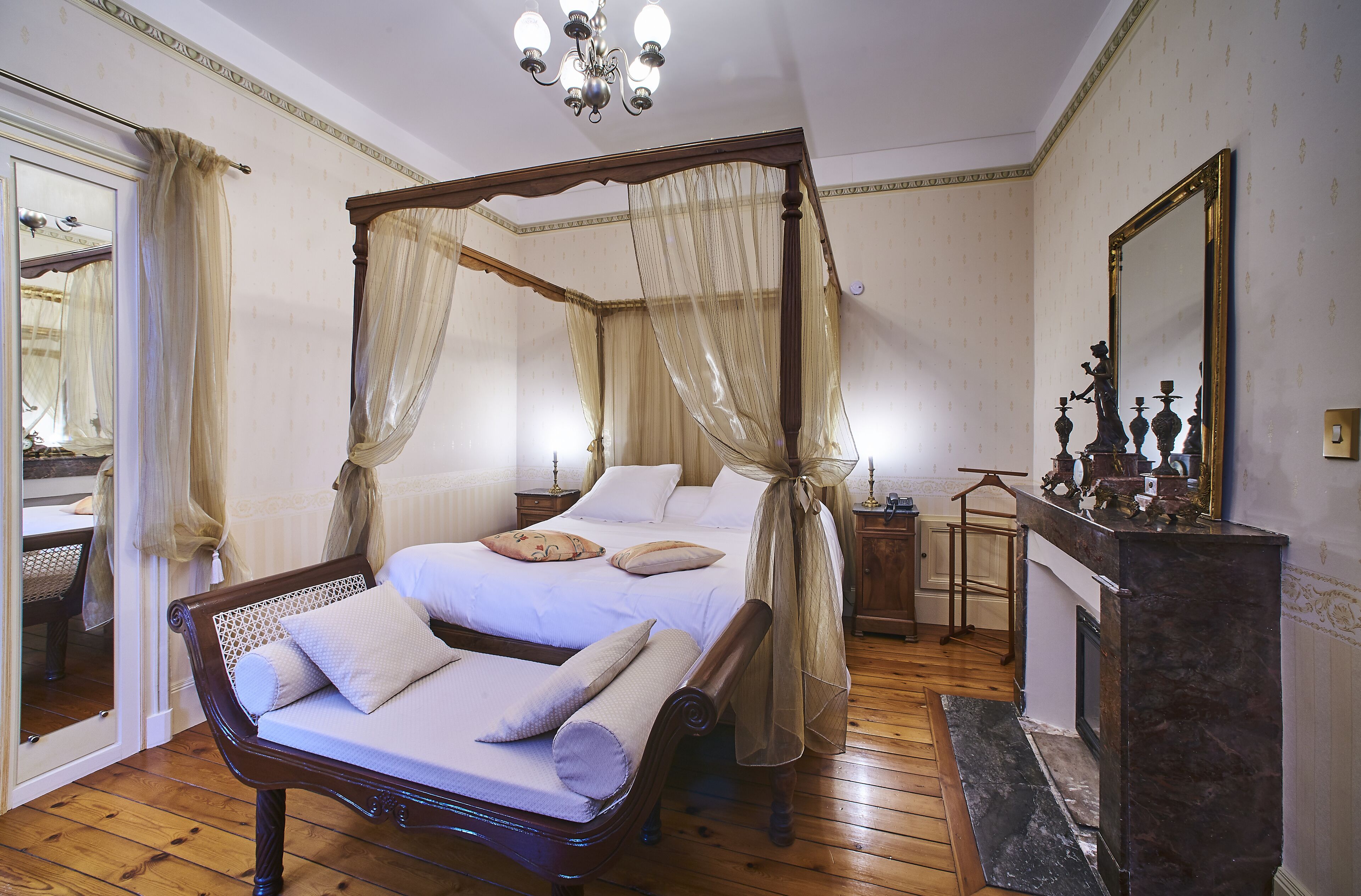 in-room safe, individually decorated, individually furnished, desk