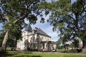 Front of property - Château de La Richerie (Beaurepaire)