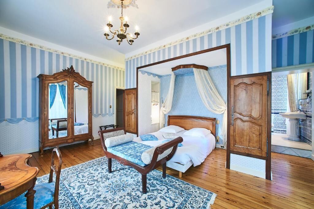 Luxury Room, 1 Queen Bed | In-room safe, blackout curtains, soundproofing, free WiFi