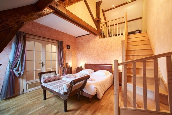 Chambre quadruple de base | Coffre-fort, rideaux d’obscurcissement, système d’insonorisation