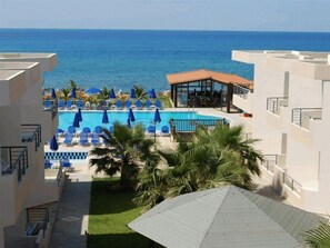 Outdoor pool - Krini Beach Hotel (Rethymno)