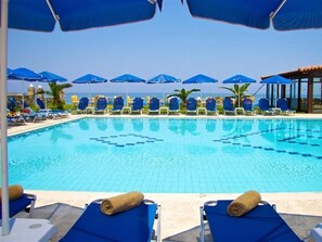 Outdoor pool - Krini Beach Hotel (Rethymno)