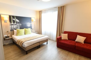 Biancheria da letto di alta qualità, tende oscuranti, insonorizzazione