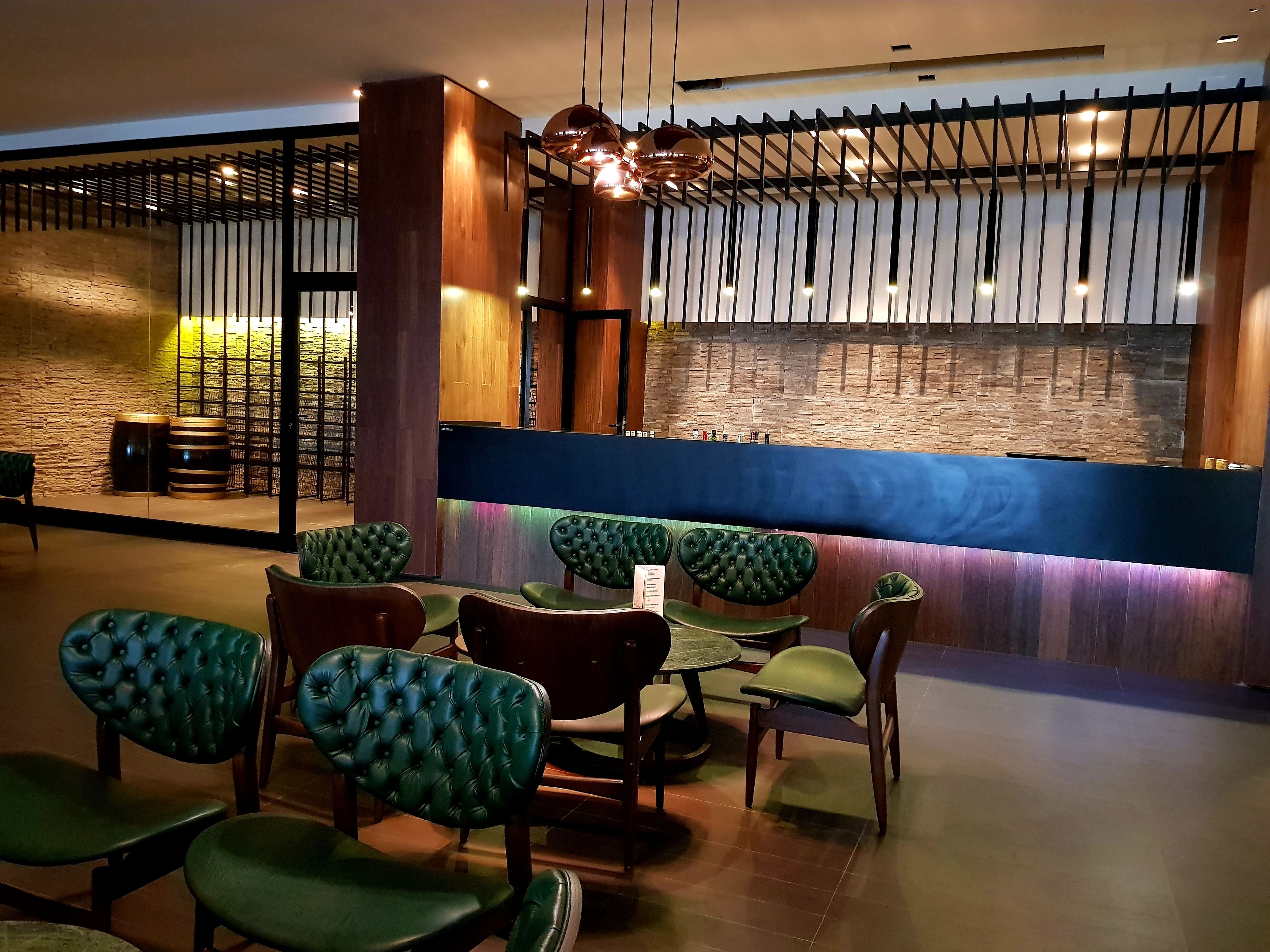 6 bars/lounges, beach bar