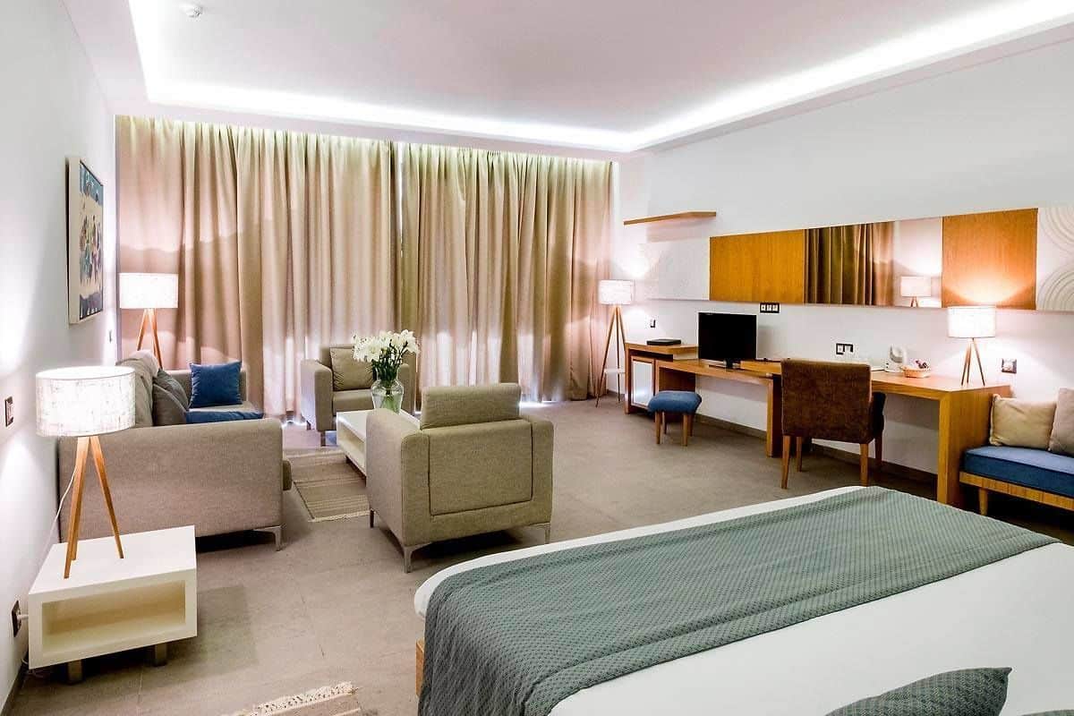 suite, non smoking | minibar, in-room safe, desk, blackout curtains