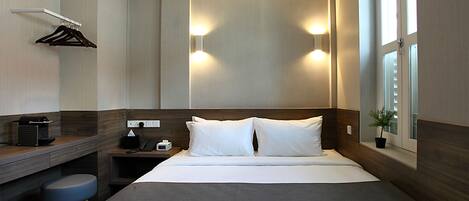 Deluxe Room | Premium bedding, minibar, in-room safe, desk